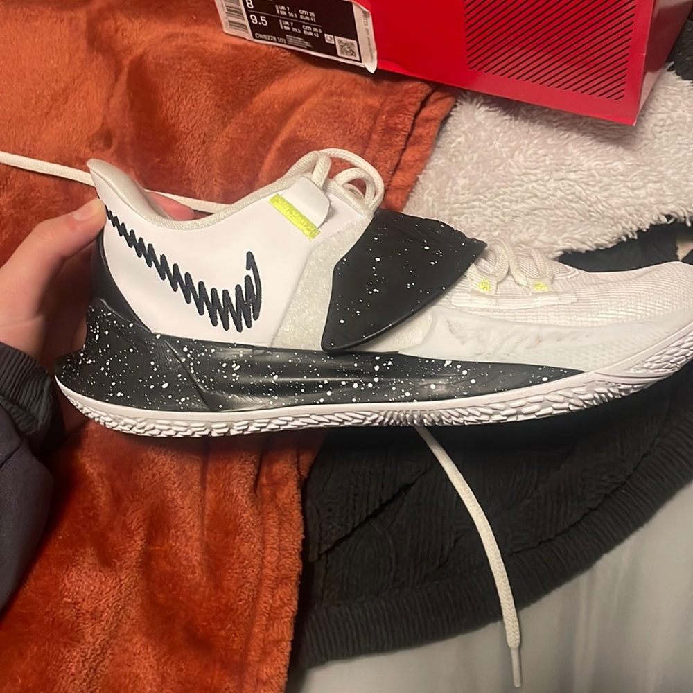 Women’s basketball KYRIE LOW 3 TB
